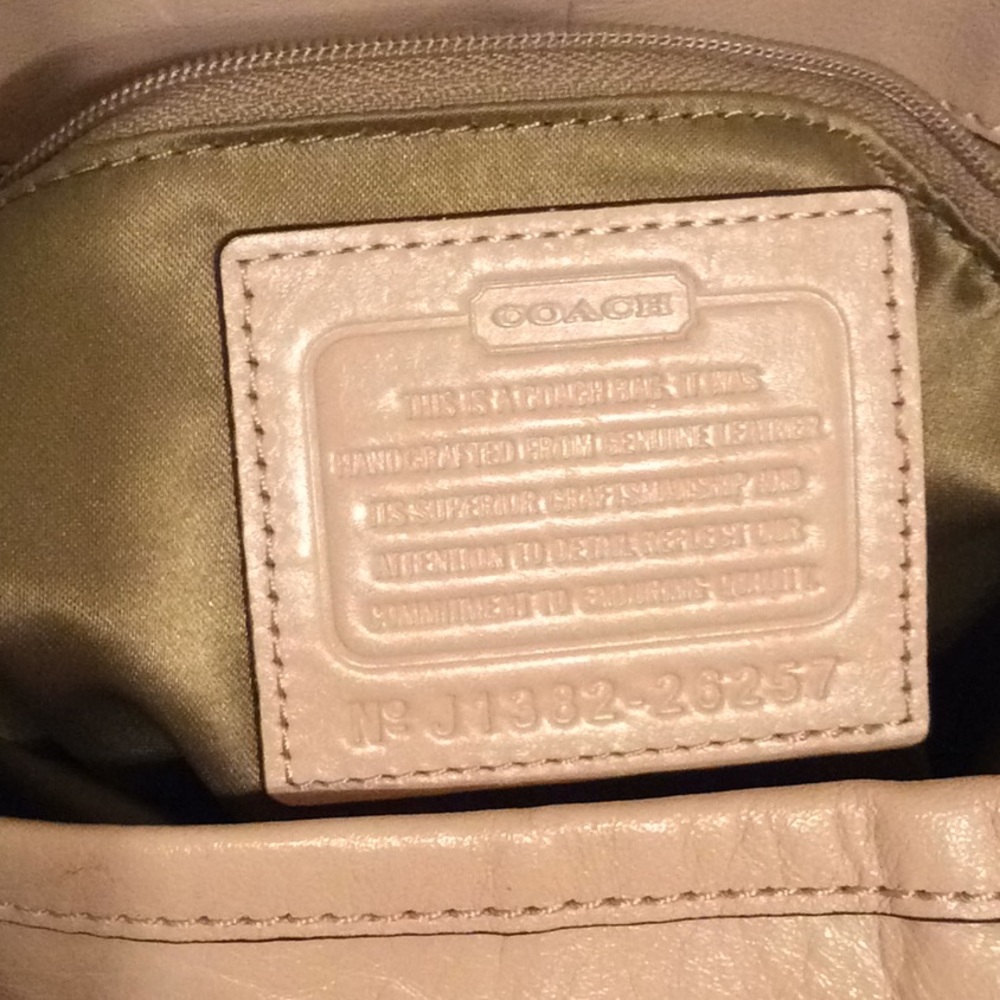 Authentic Coach purse - Picture 6 of 8